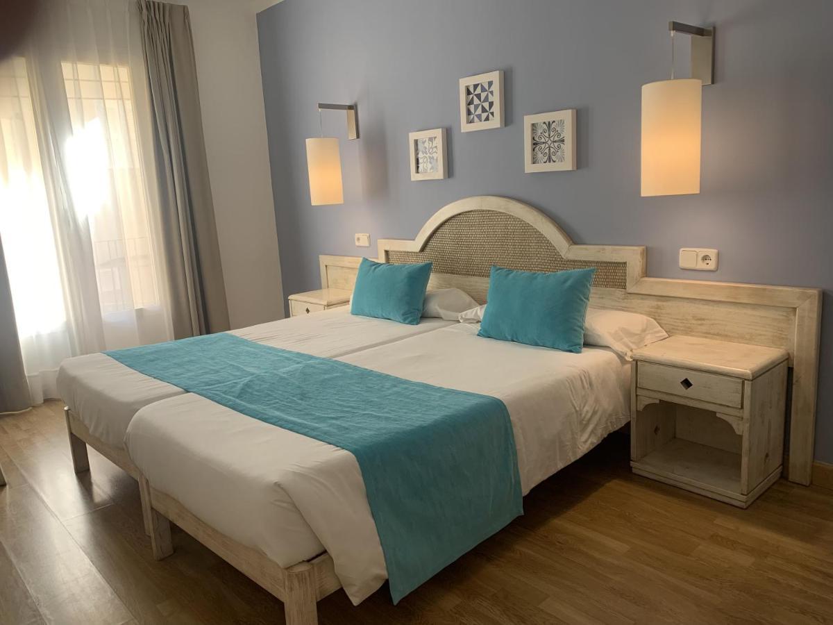 Hostal Hpc Porto Colom Extérieur photo