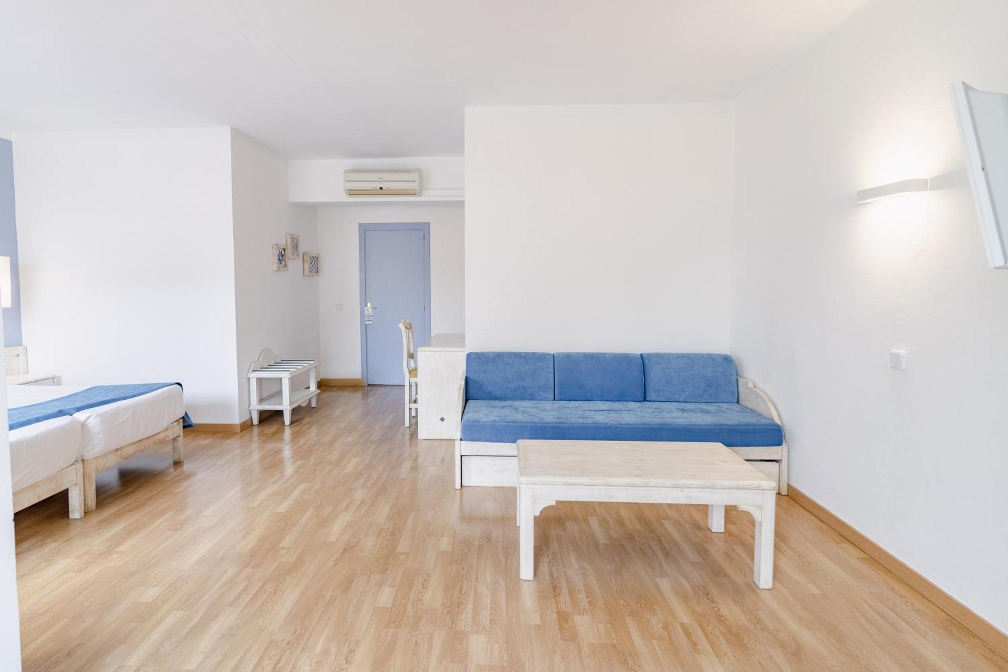 Hostal Hpc Porto Colom Extérieur photo
