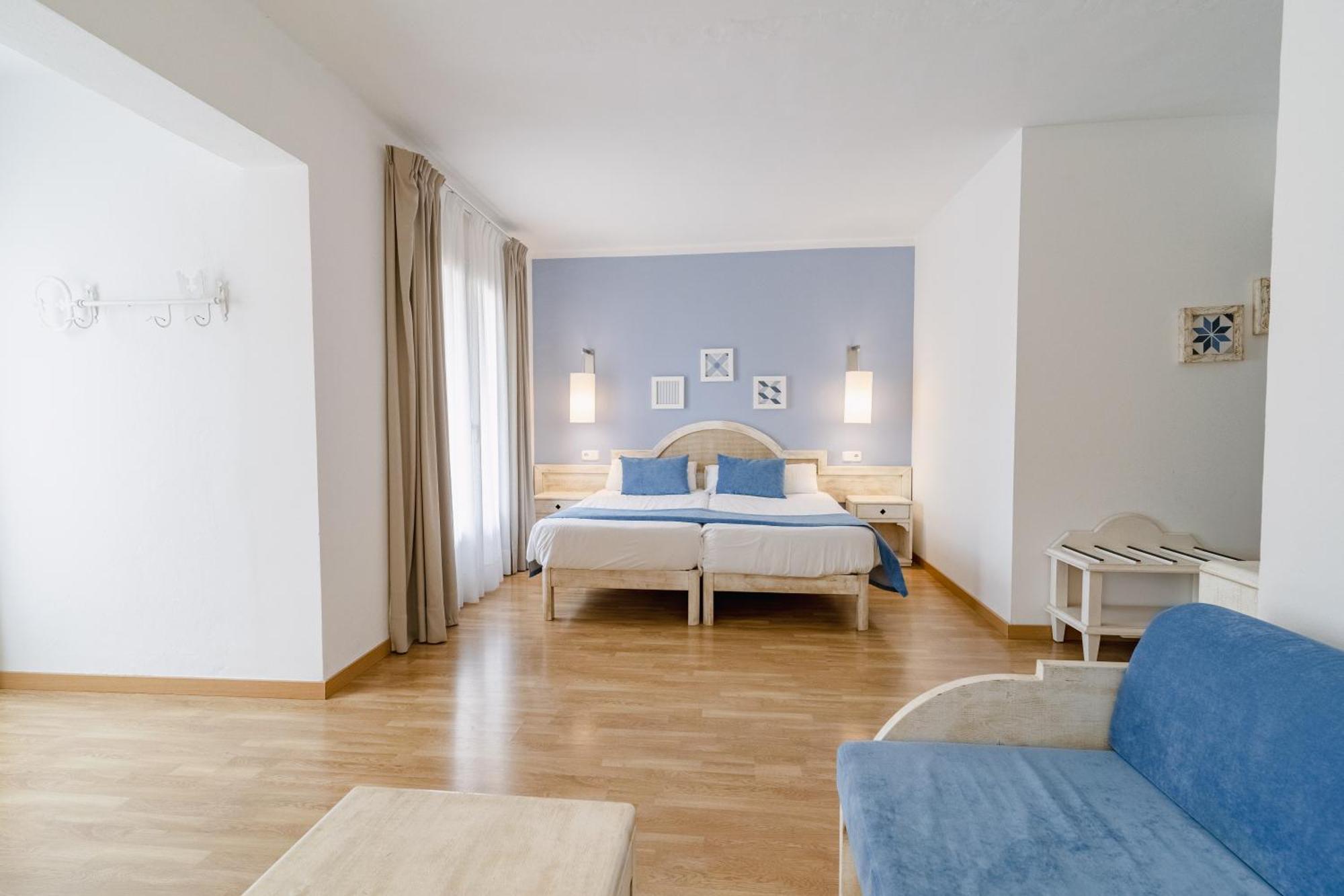 Hostal Hpc Porto Colom Extérieur photo
