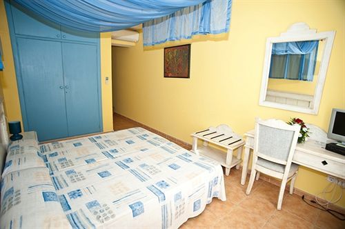 Hostal Hpc Porto Colom Extérieur photo